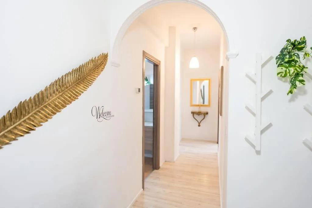 Loano Central Home 5* Daire
